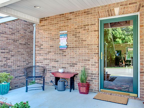 4th image of 6824 La Christa Way