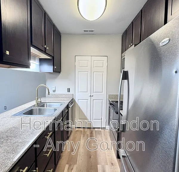 2336 Rutger St #C — Photo 6