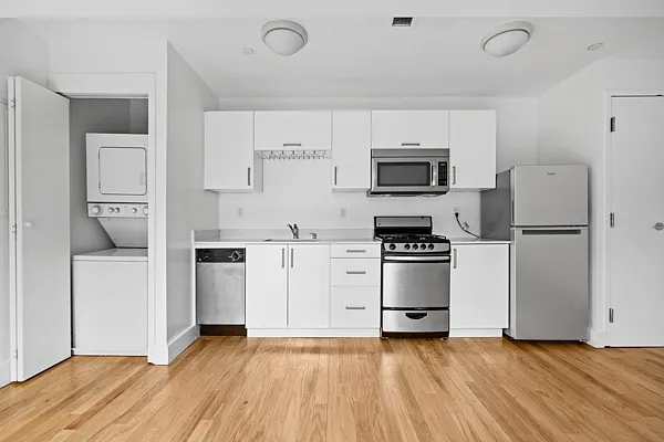 Rented by Glenmark Realty | media 2