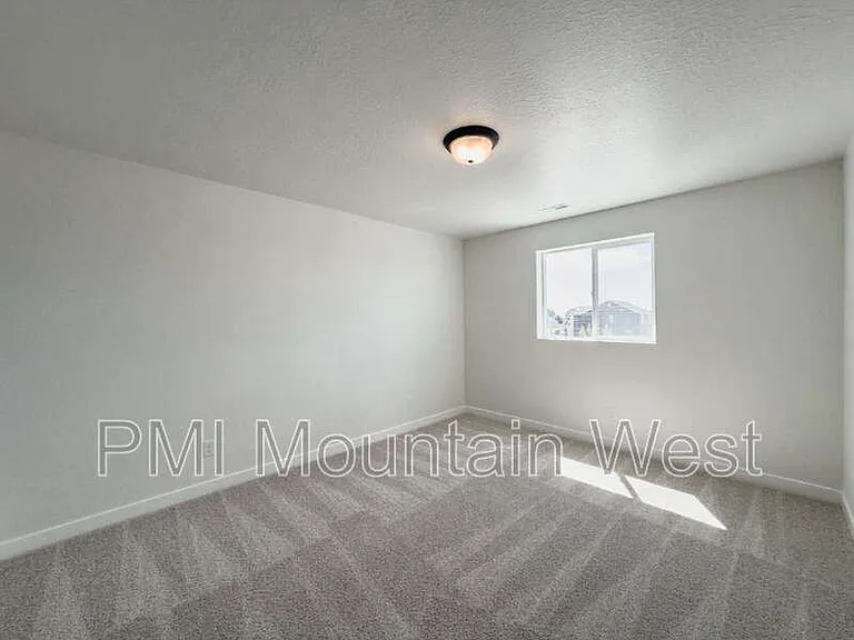 2606 N 2125 W — Photo 22