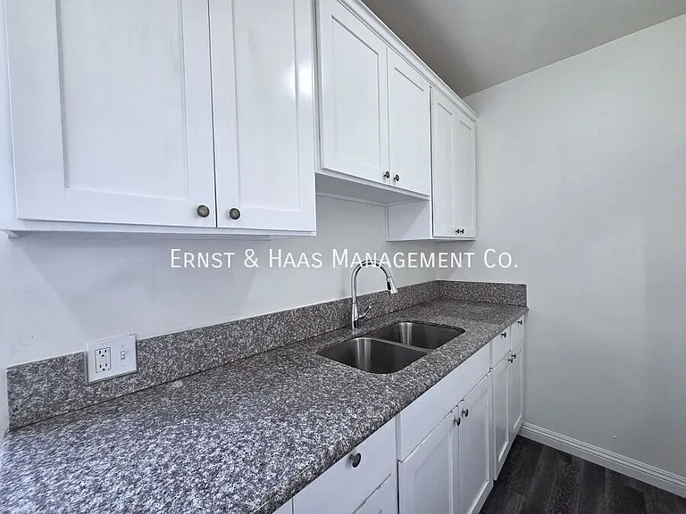 1527 Junipero Ave #20 — Photo 9