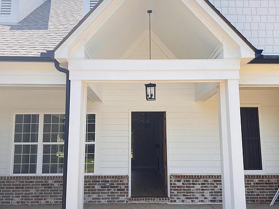 2nd image of 4023 Hillsdale Dr
