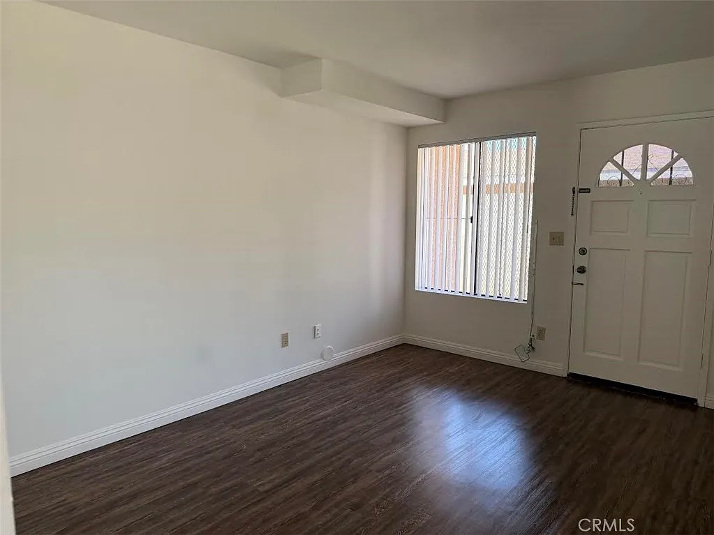 2 bed, 2.5 bath, 1100 sqft, $2,500 — Photo 2