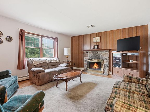 4th image of 222 Coldstream Rd