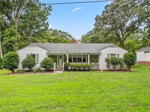 207 Forestdale Dr, Jamestown, NC 27282