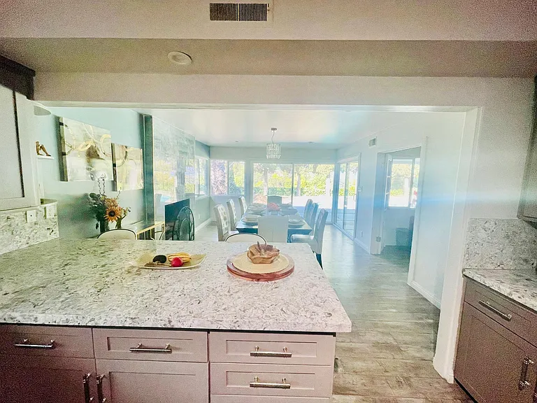 15701 Royal Ridge Rd — Photo 12