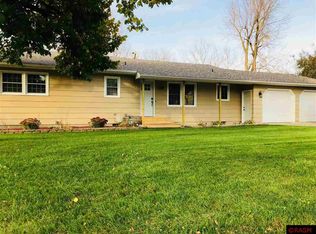 344 W Minnesota St, Le Center, MN 56057