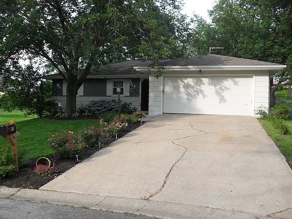 5th image of 17 N Carriage Dr
