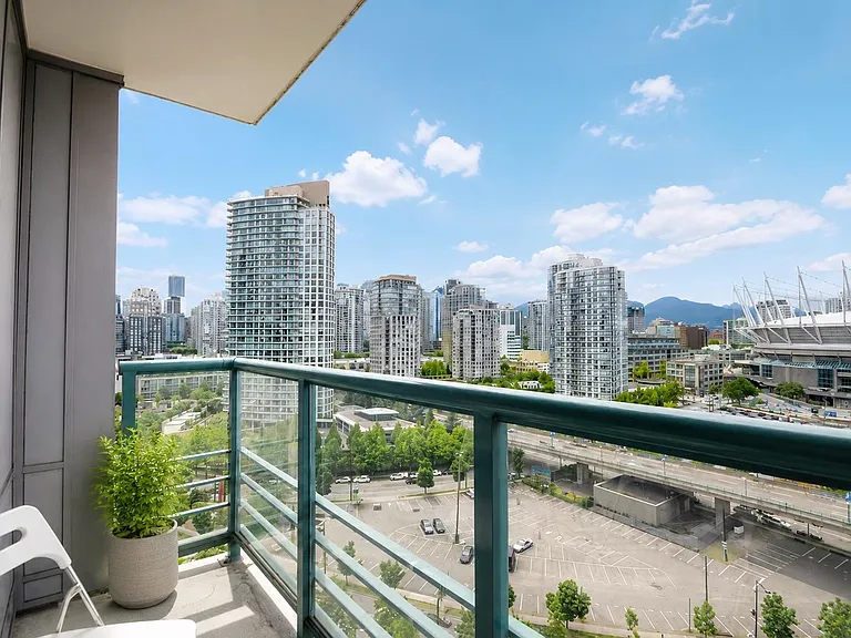 1033 Marinaside Cres #1802 — Photo 20