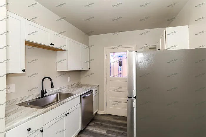 1008 Edgetree Ln — Photo 8