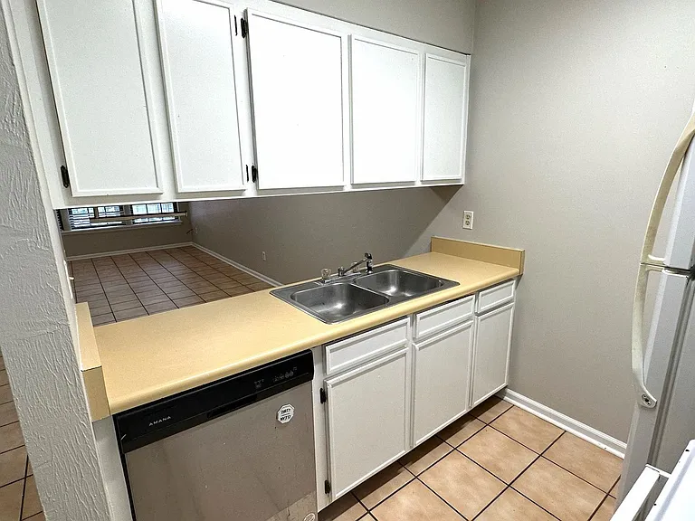 803 Timbers Ct — Photo 9