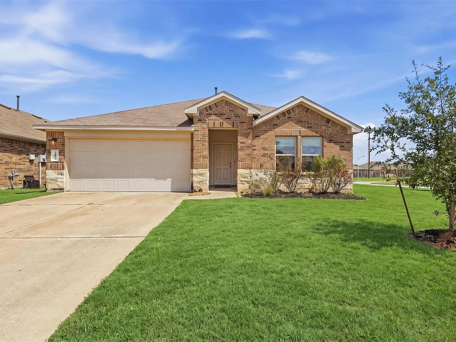 4 bed, 2.0 bath, 1820 sqft, $2,100 — Photo 2