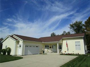 220 W Pinewood Ave, Defiance, OH 43512