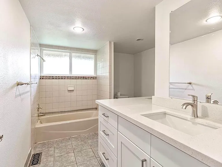 15618 SE Fairwood Blvd — Photo 2
