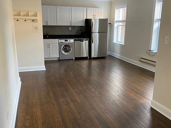 2nd image of 2129 1/2 N Dayton St #1