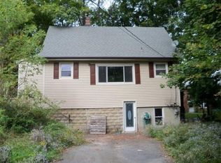 61 Grove St, Greenfield, MA 01301