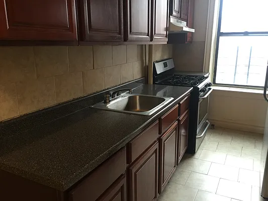 Rented by Edward Gugenheim, LREB | media 6