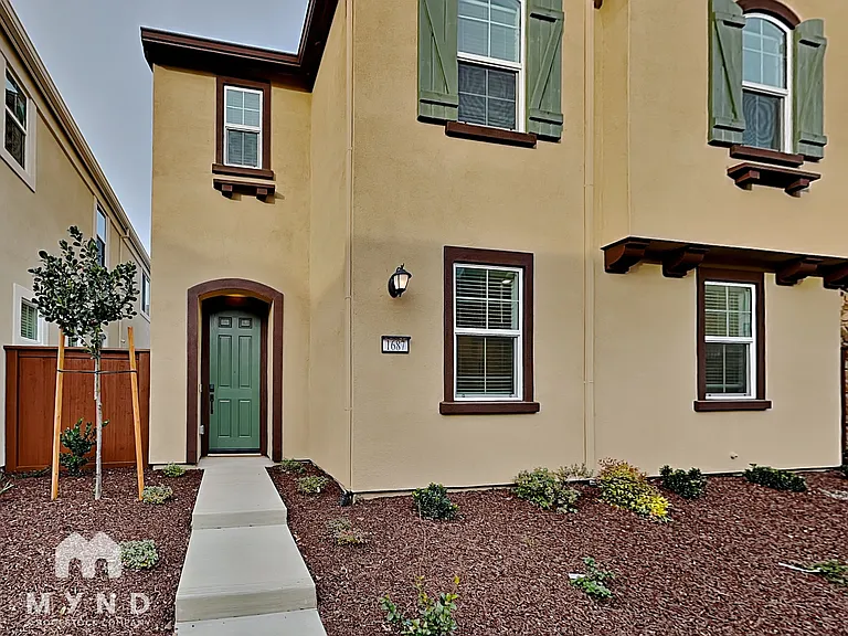 1687 Pena Ln — Photo 1