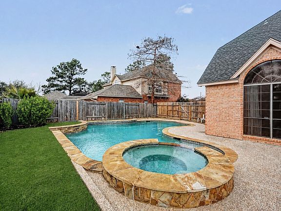 5th image of 20731 Maple Village Dr