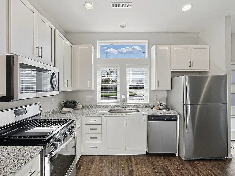 Burr Oak Commons — Photo 17