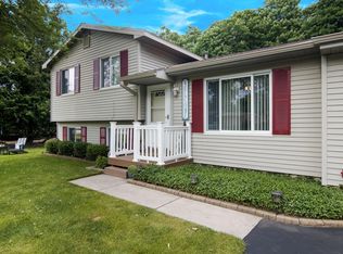 1364 Silverwood Dr, Traverse City, MI