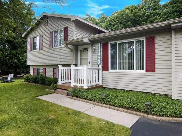 1364 Silverwood Dr, Traverse City, MI 49685