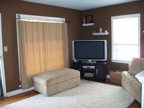 3rd image of 4627 W 150th St