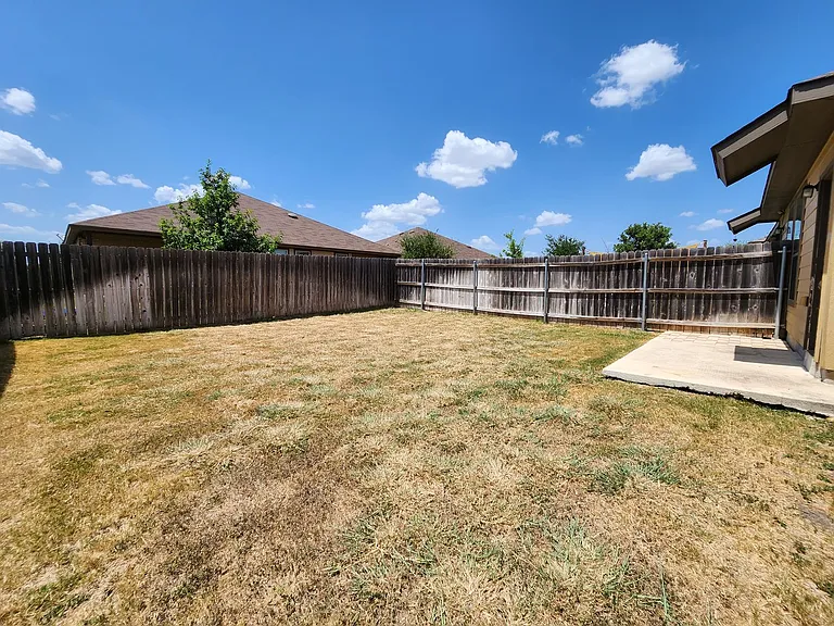 712 Creekside Cir — Photo 41