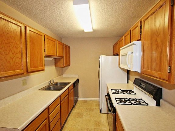 4th image of 708 Cambridgeshire Ct #708