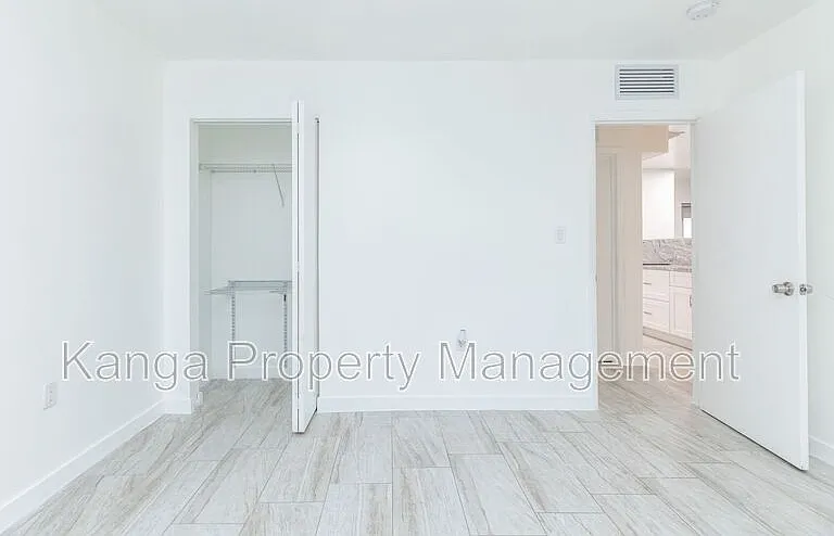 5918 Pierce St — Photo 16