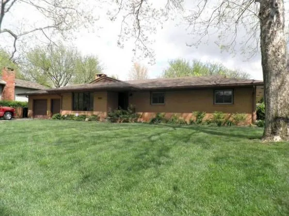 2602 Heather Pkwy, Hutchinson, KS 67502