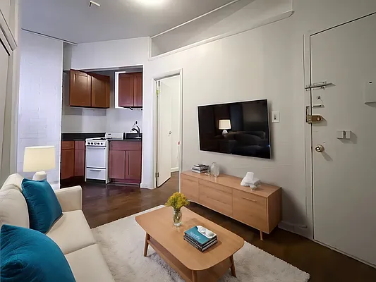 Rented by Kahen Properties | media 1