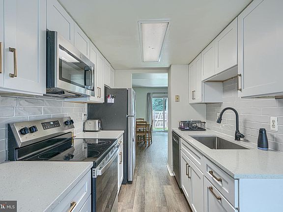 5th image of 6346 Ducketts Ln #13