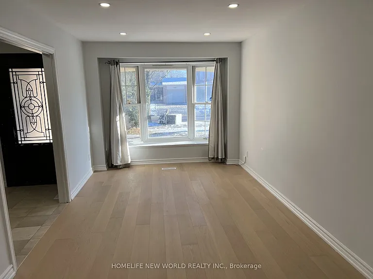 91 Campania Cres — Photo 14
