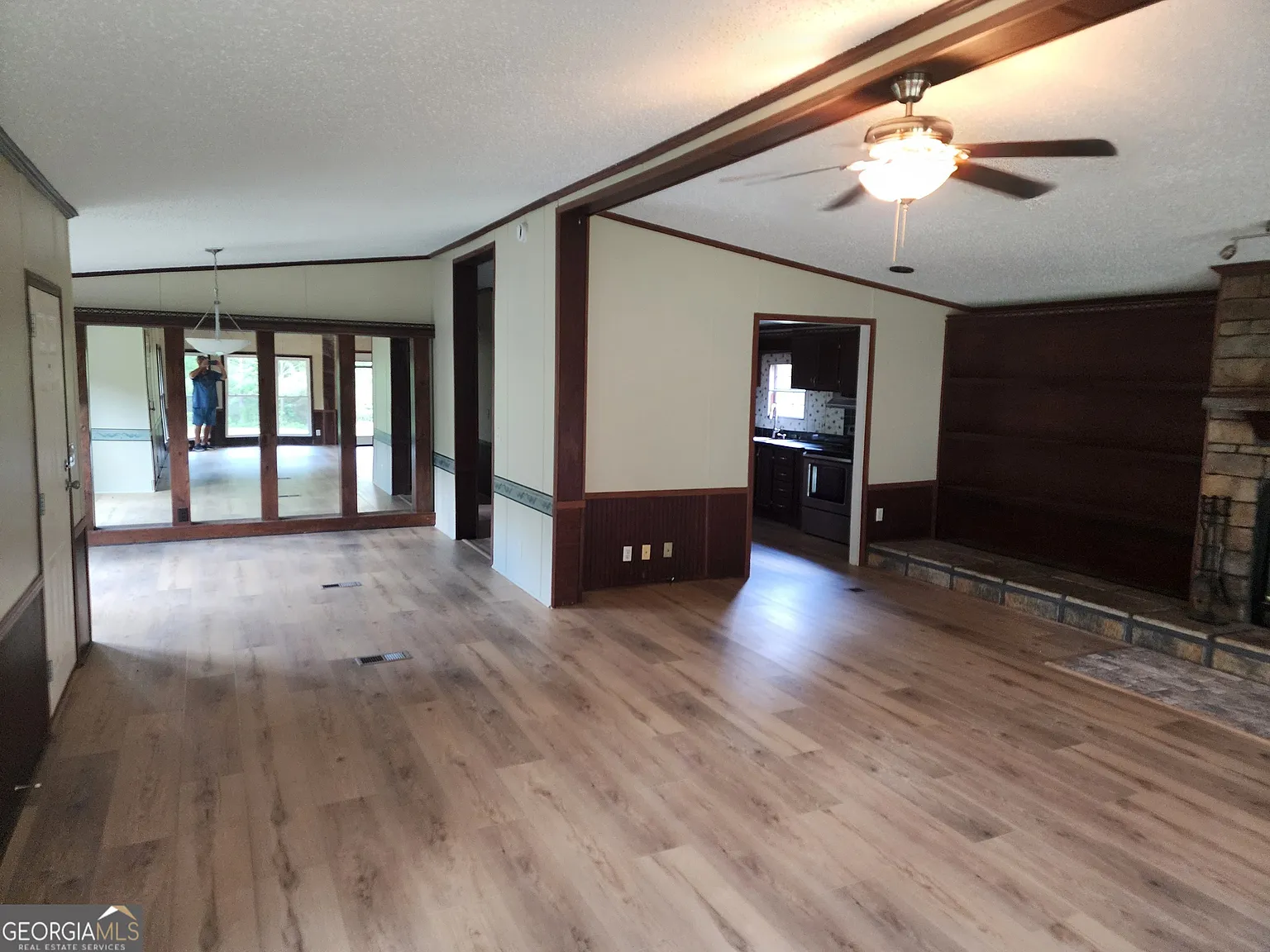 3 bed, 2.0 bath, 2100 sqft, $1,600 — Photo 4