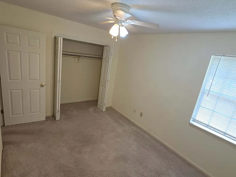 400 Crestview Dr #C — Photo 9