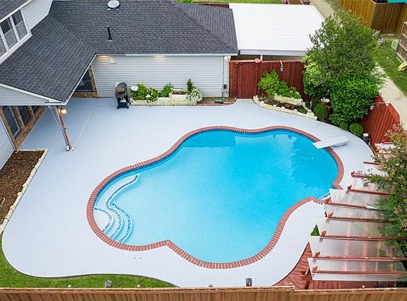 2nd image of 1720 Falmouth Dr