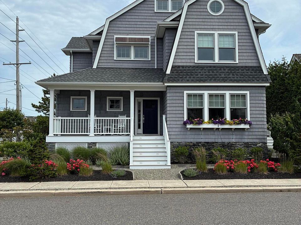 1st image of 104 Stephens Pl