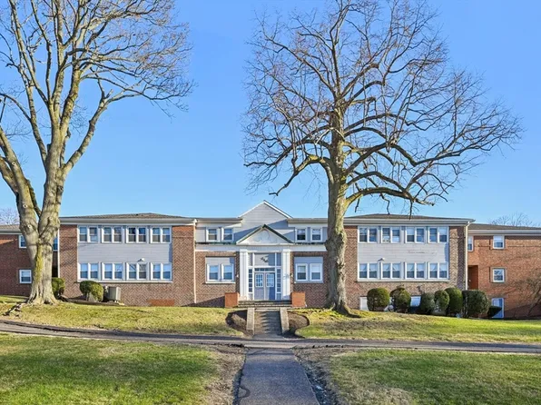 210 Washington St APT 10, Peabody, MA 01960