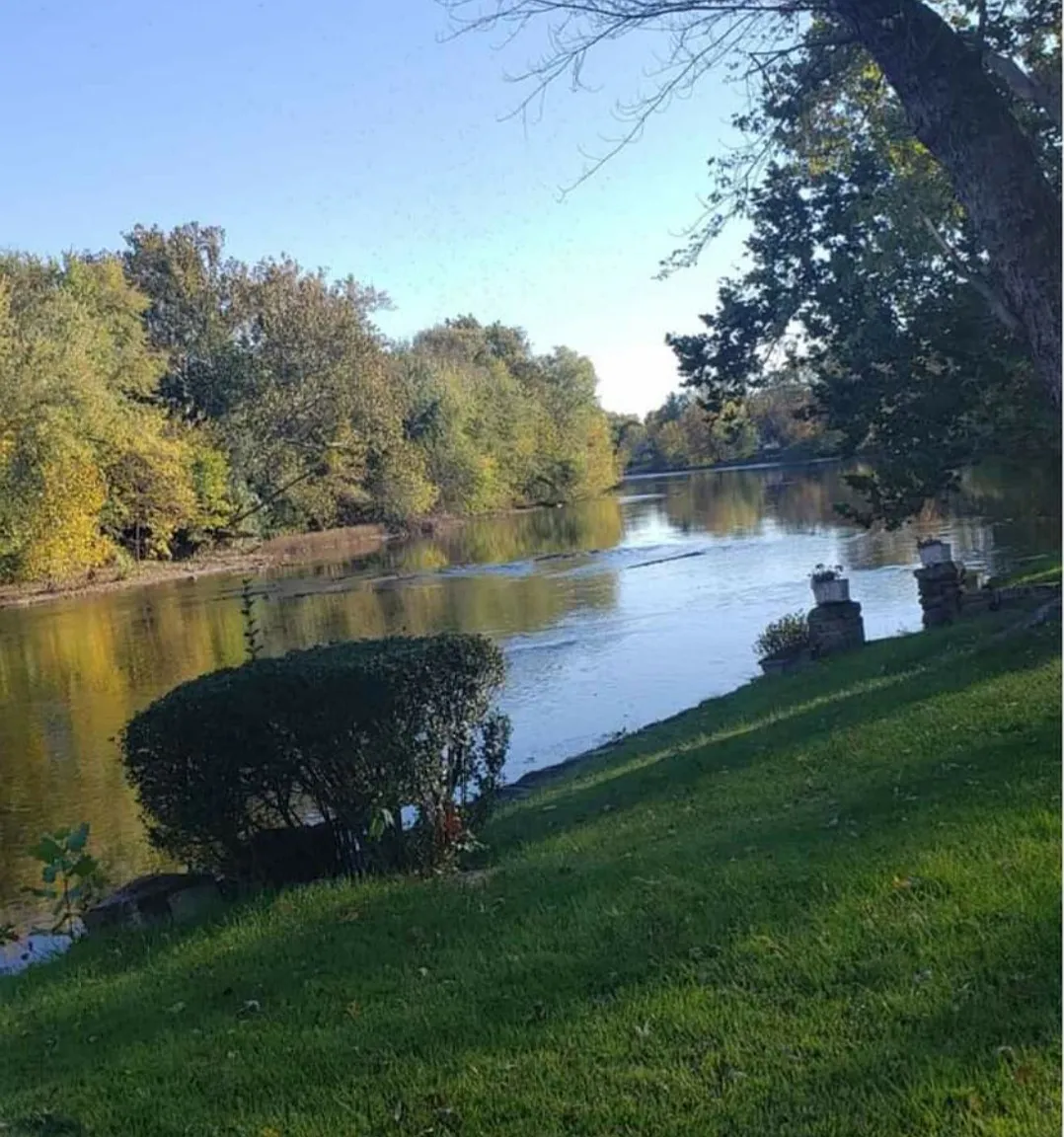 3 bed, 1050 sqft, $1,899 — Photo 2
