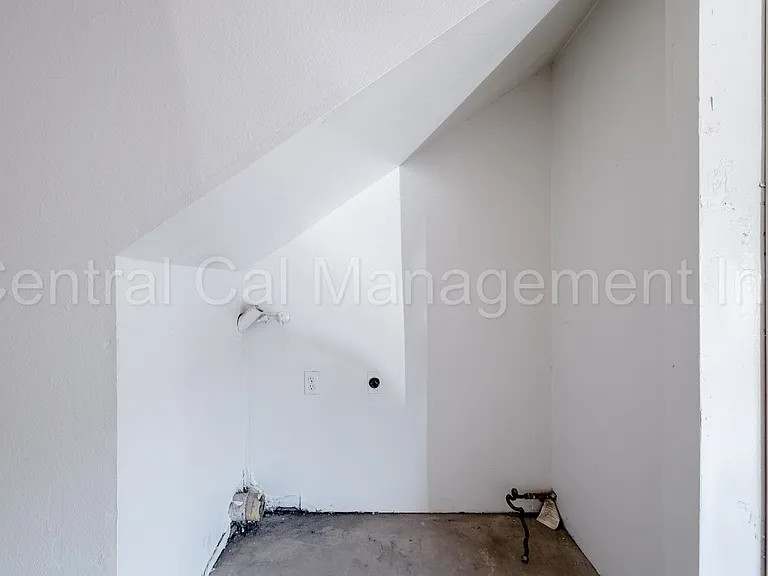 7905 S Laurelglen Blvd #A-D — Photo 17