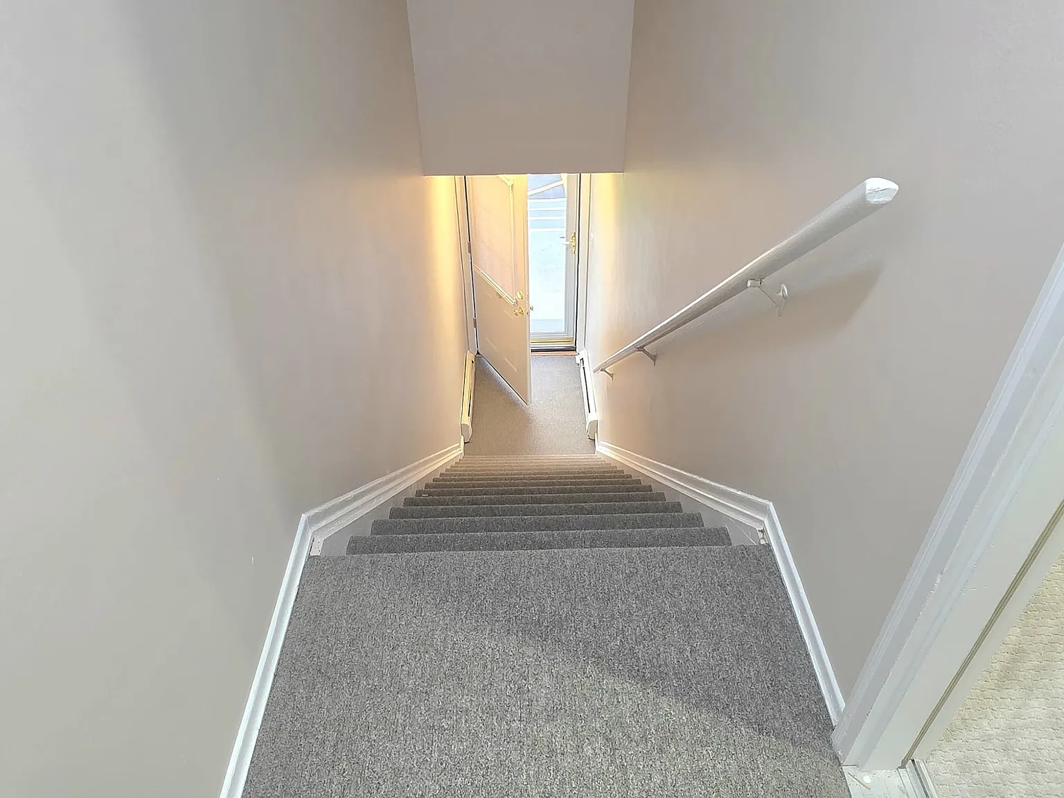 1 bed, 873 sqft, $2,100 — Photo 4
