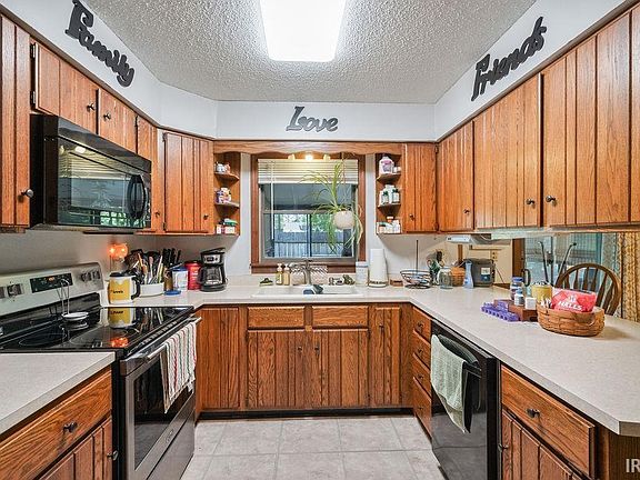 4th image of 249 N Mississinewa Ct