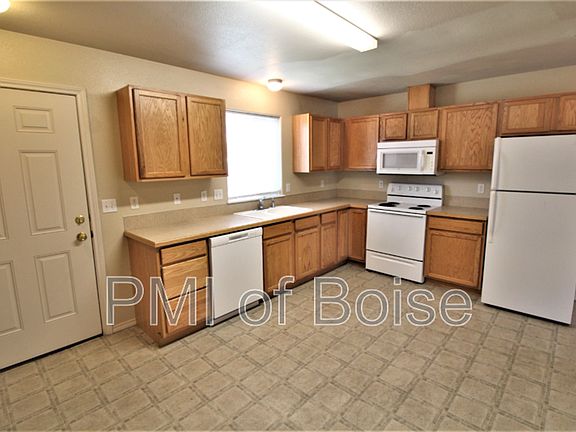 4th image of 1031 E Iowa Ave APT 4
