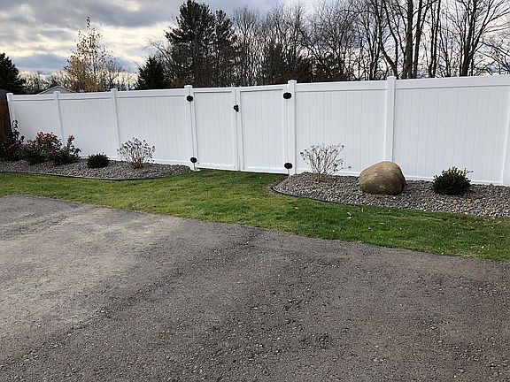 3rd image of 3313 Wellington Dr
