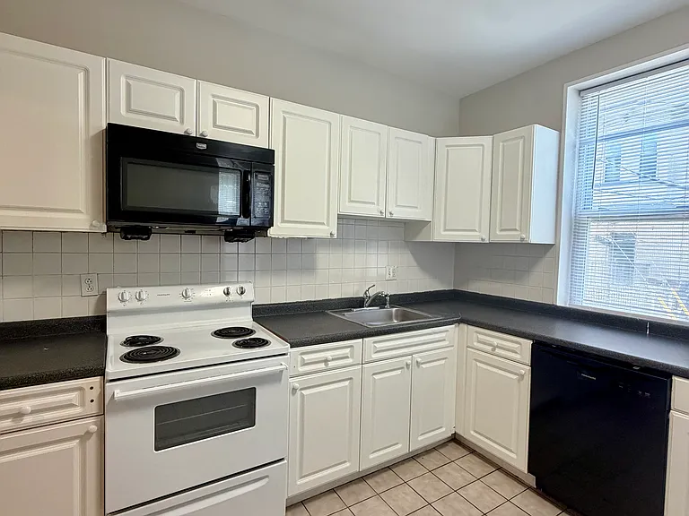 4066 Irving St #H — Photo 8