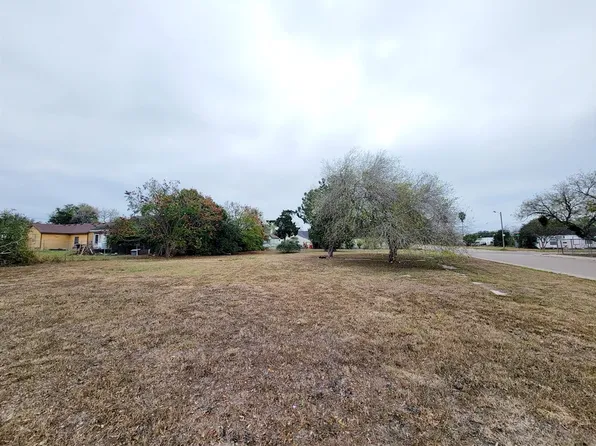 700 N 5th Street, Robstown, TX 78380