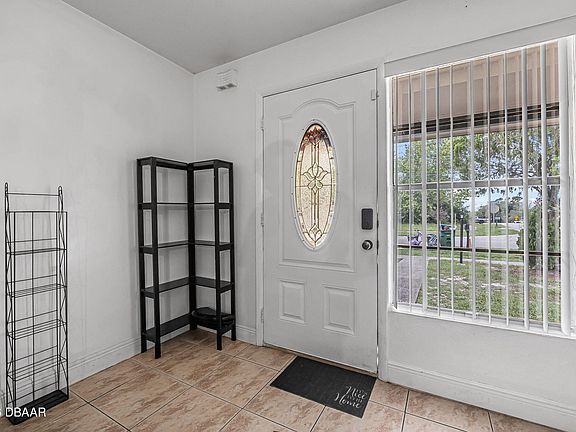 3rd image of 1333 E Lombardy Dr