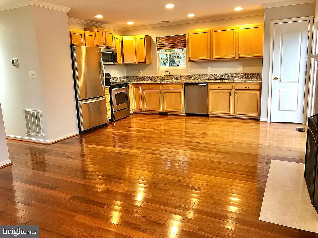 3 bed, 2.5 bath, 1536 sqft, $3,000 — Photo 3
