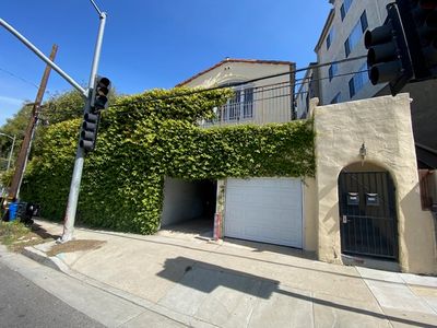 2338 N Cahuenga Blvd, Los Angeles, CA, 90068